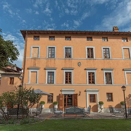 Relais Corte Rodeschi 4*