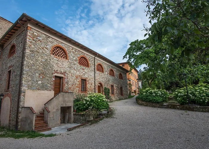 Relais Corte Rodeschi 4* カマイオーレ
