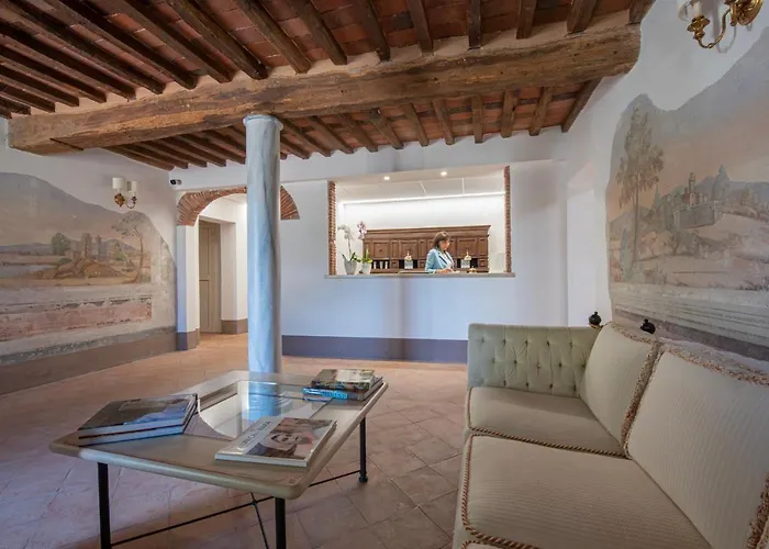 Relais Corte Rodeschi 4* カマイオーレ