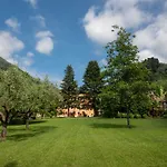 Отель Relais Corte Rodeschi Камайоре